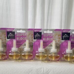 Glade Super Bloom Plugin scented oil 2 Refills per pack Total 8 Refills